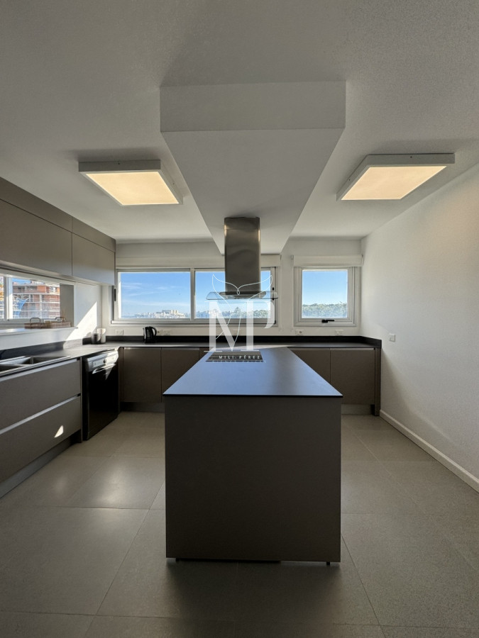 Apartamento ID.22 - Penthouse en venta, de 3 dormitorios en suite, en Playa Brava