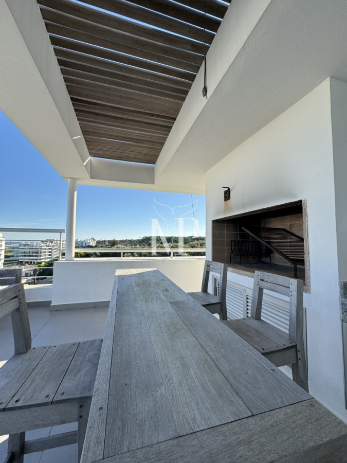 Apartamento ID.22 - Penthouse en venta, de 3 dormitorios en suite, en Playa Brava