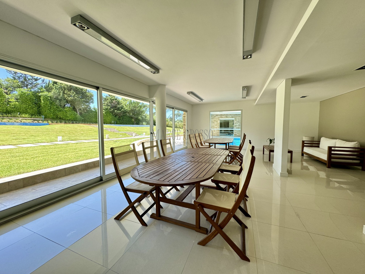 Apartamento ID.133 - Venta apartamento de 3 dormitorios en Playa Brava 