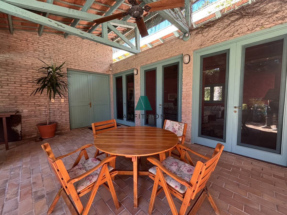 Casa ID.774 - Venta casa de 5 dormitorios en barrio Golf, Punta del Este