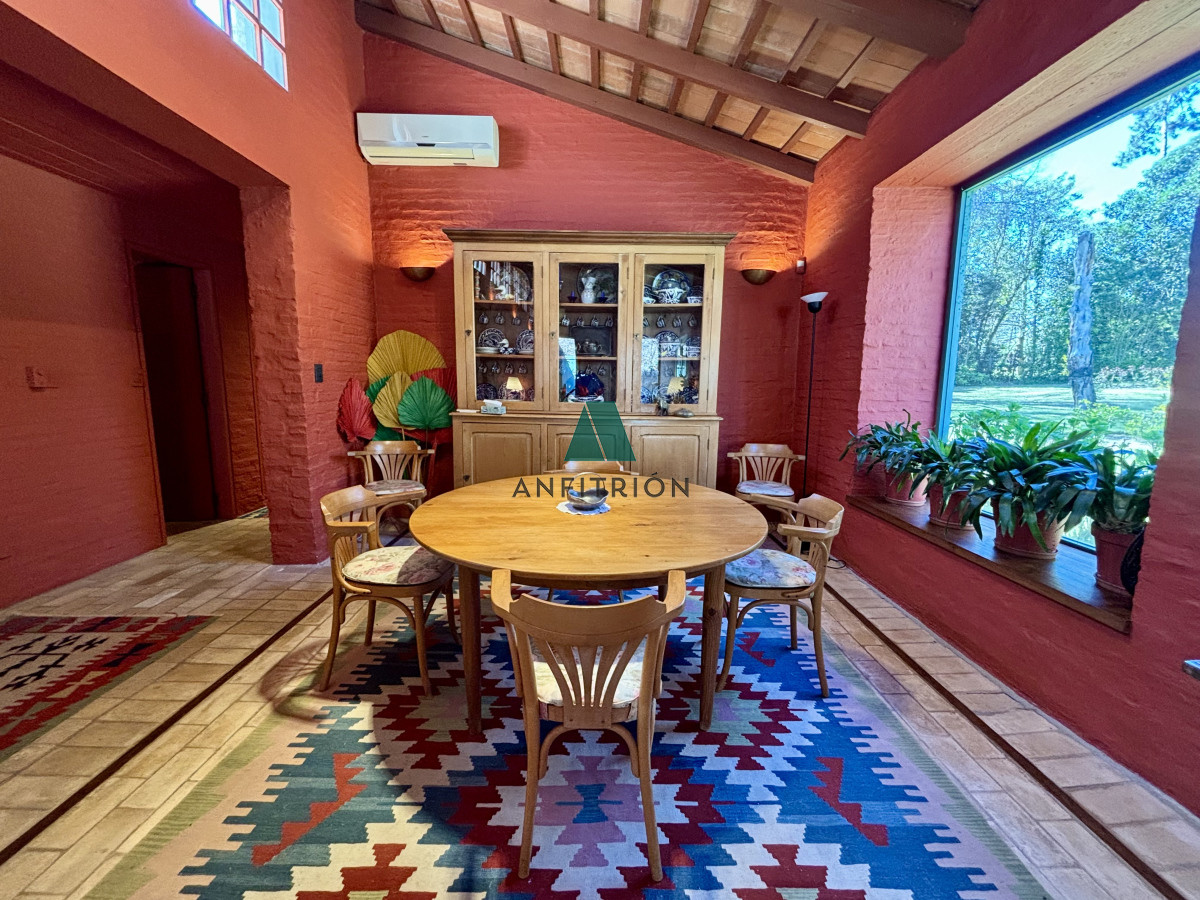 Casa ID.774 - Venta casa de 5 dormitorios en barrio Golf, Punta del Este