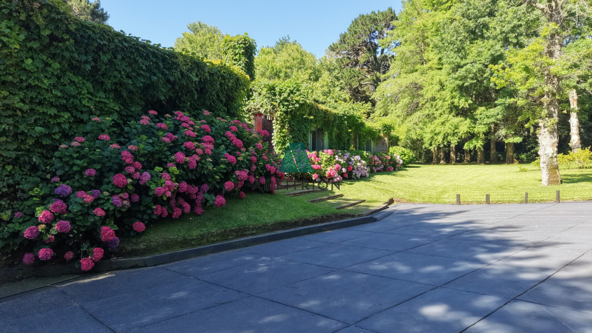 Casa ID.774 - Venta casa de 5 dormitorios en barrio Golf, Punta del Este