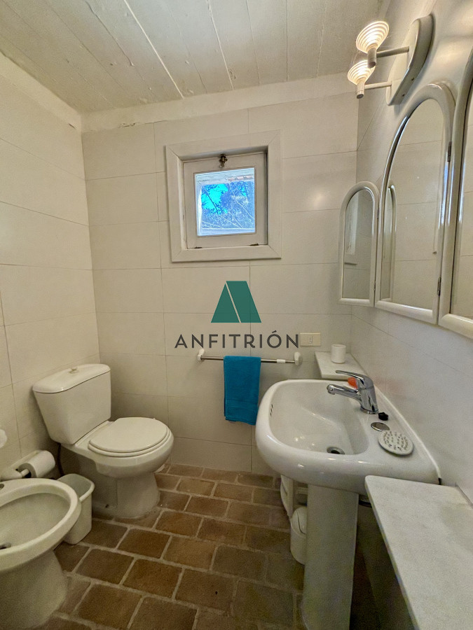 Casa ID.774 - Venta casa de 5 dormitorios en barrio Golf, Punta del Este