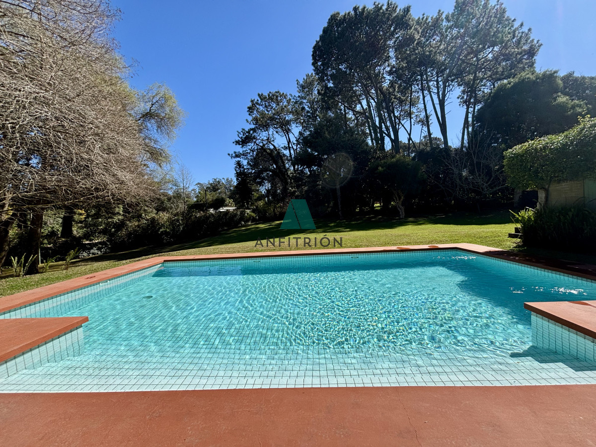 Casa ID.774 - Venta casa de 5 dormitorios en barrio Golf, Punta del Este