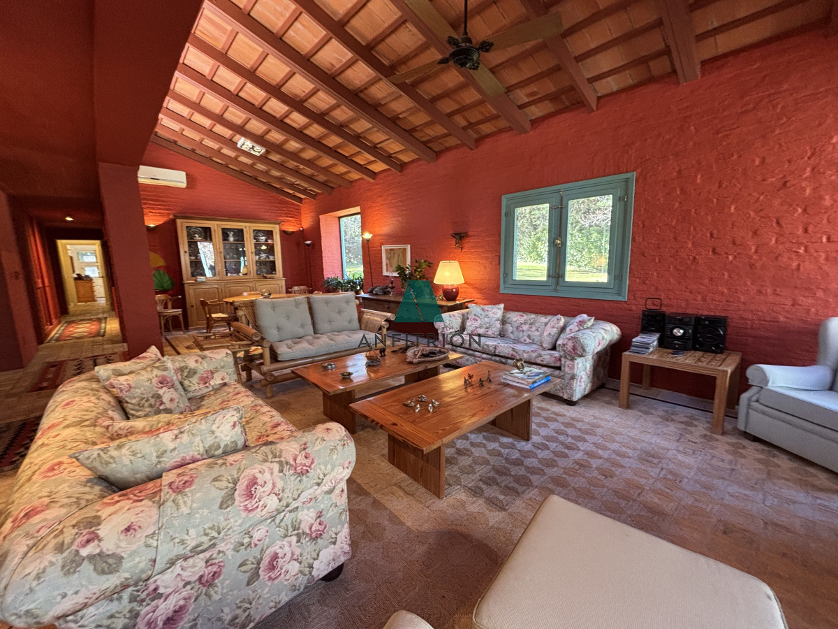 Casa ID.774 - Venta casa de 5 dormitorios en barrio Golf, Punta del Este