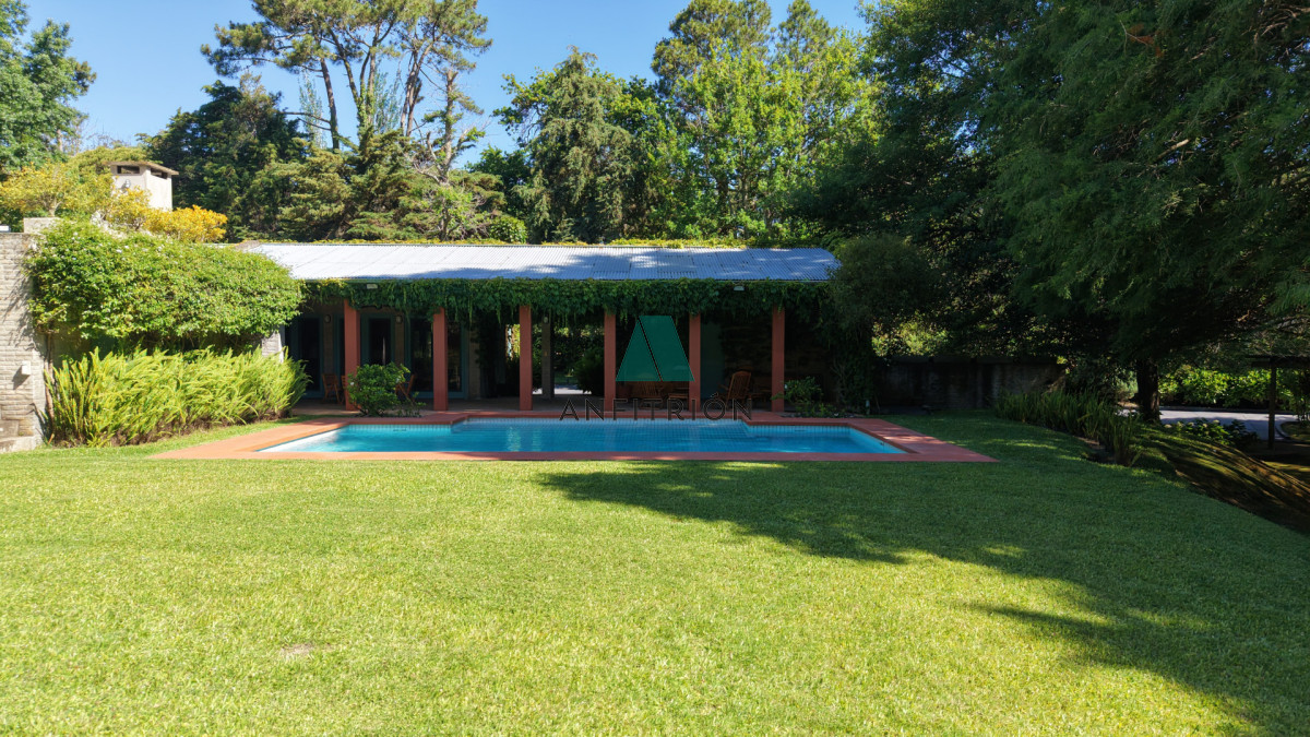 Casa ID.774 - Venta casa de 5 dormitorios en barrio Golf, Punta del Este