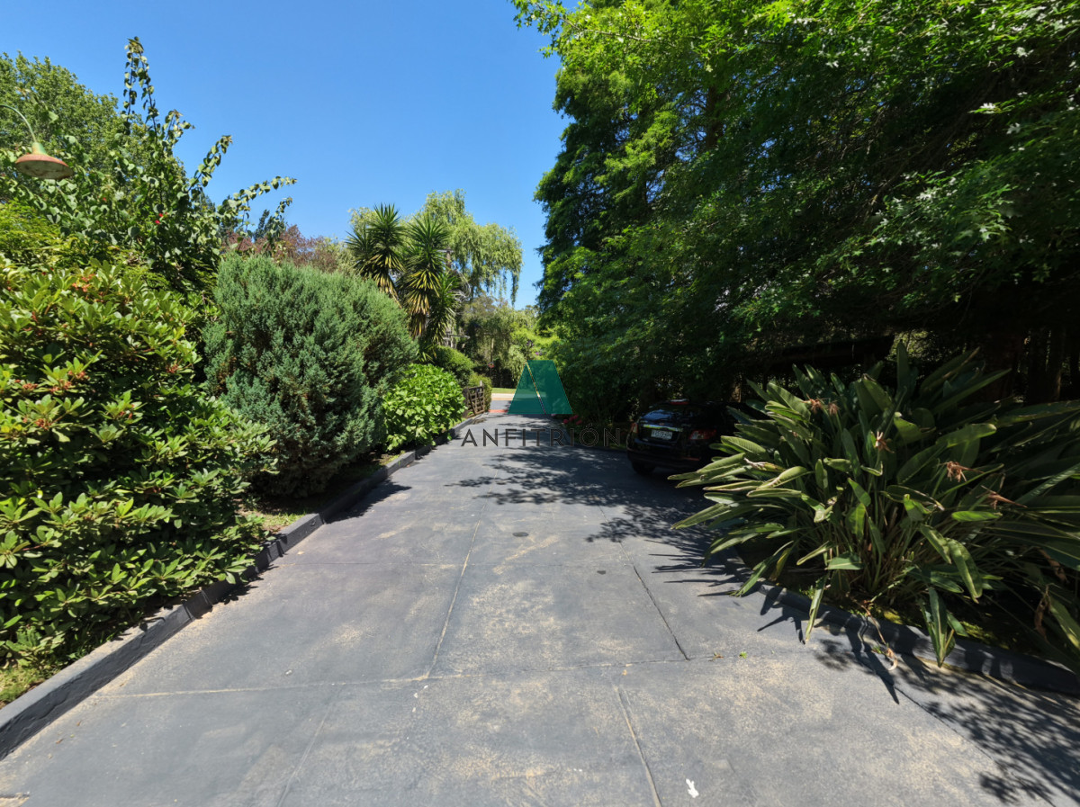 Casa ID.774 - Venta casa de 5 dormitorios en barrio Golf, Punta del Este