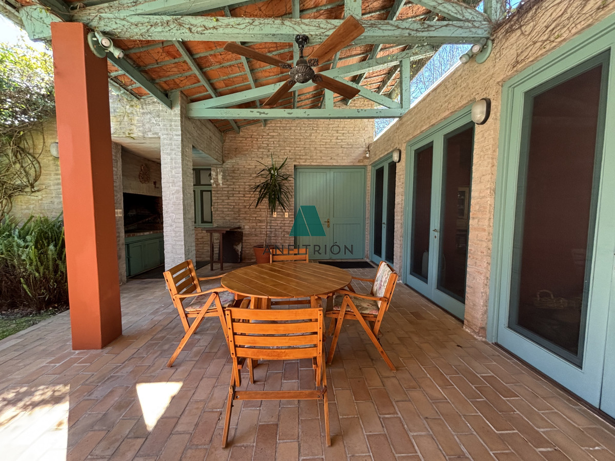 Casa ID.774 - Venta casa de 5 dormitorios en barrio Golf, Punta del Este