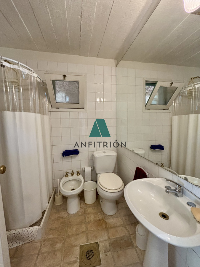 Casa ID.774 - Venta casa de 5 dormitorios en barrio Golf, Punta del Este