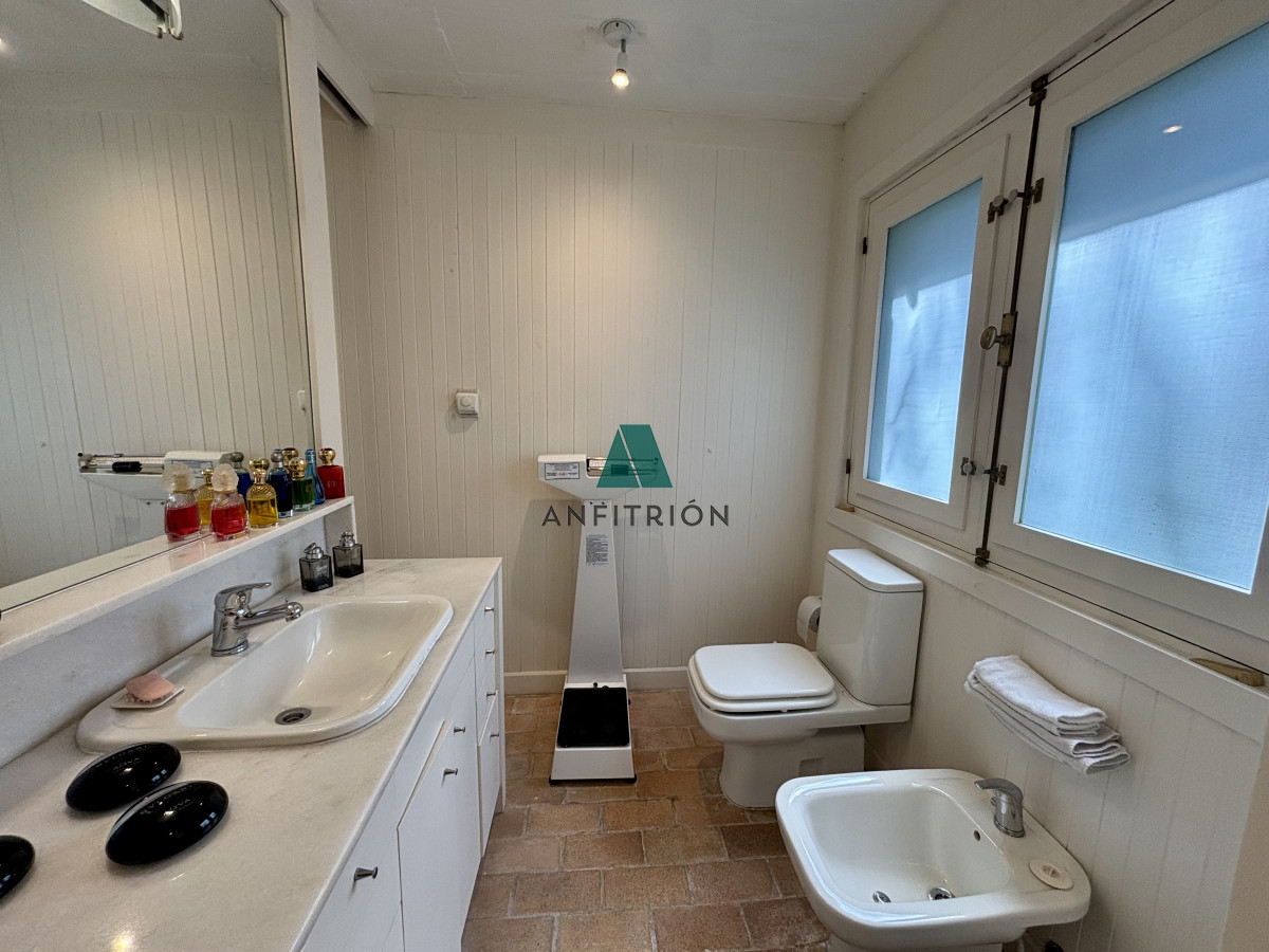 Casa ID.774 - Venta casa de 5 dormitorios en barrio Golf, Punta del Este