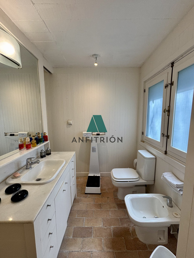 Casa ID.774 - Venta casa de 5 dormitorios en barrio Golf, Punta del Este