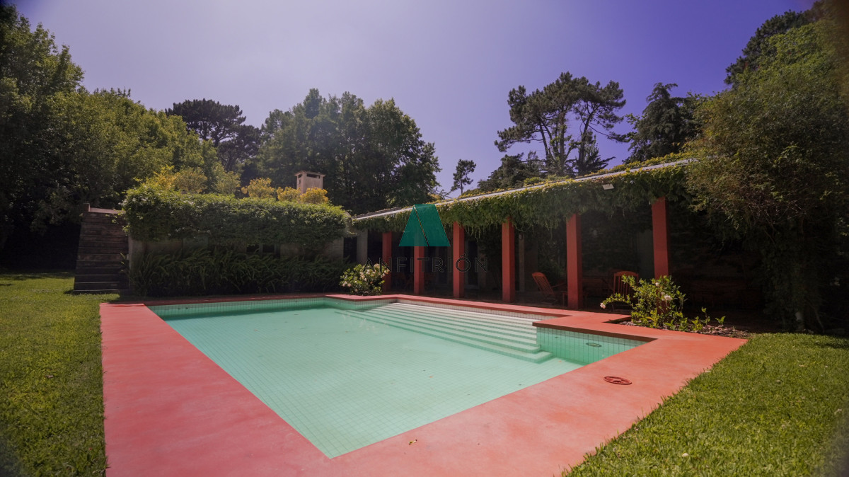 Casa ID.774 - Venta casa de 5 dormitorios en barrio Golf, Punta del Este