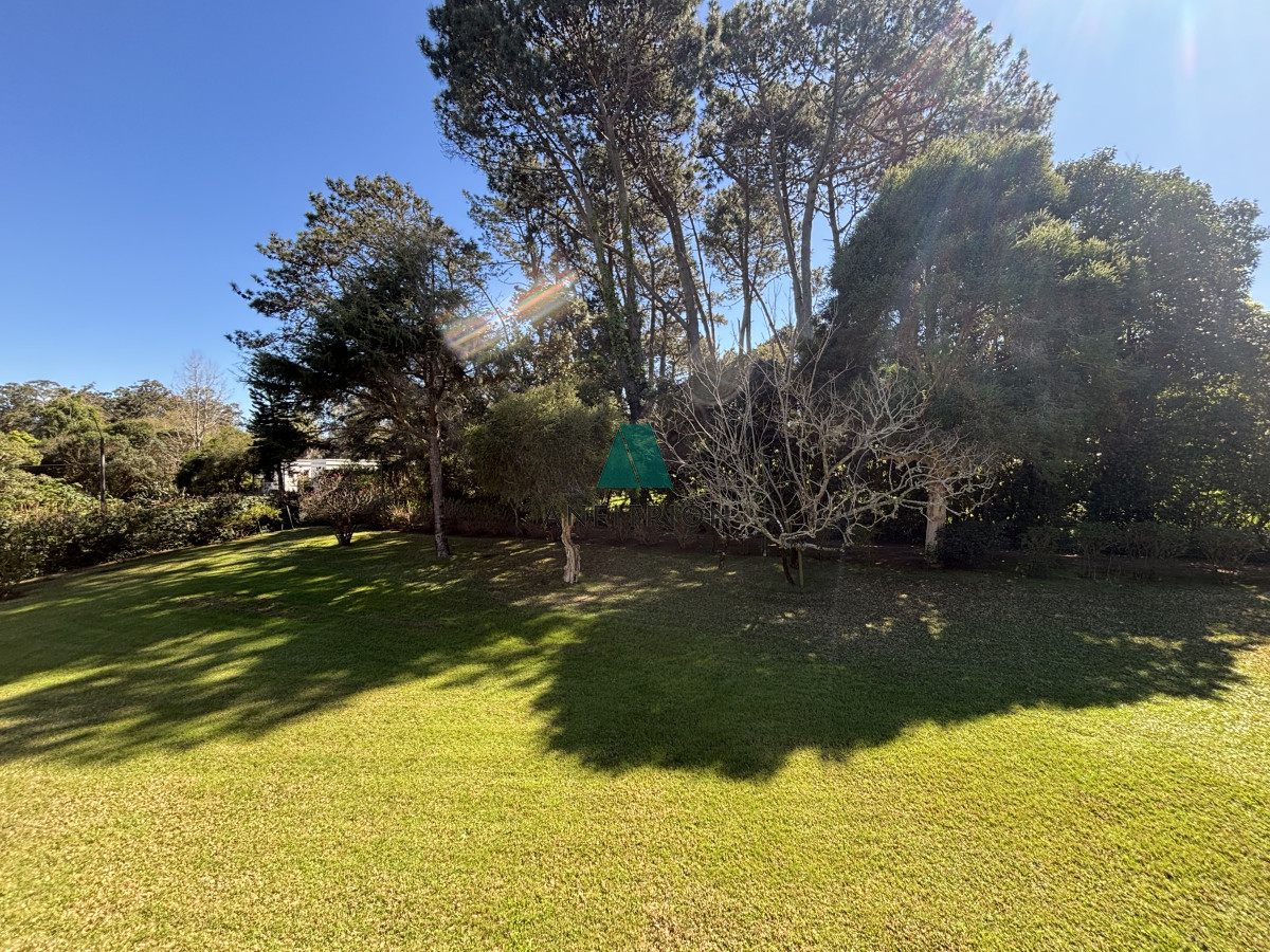 Casa ID.774 - Venta casa de 5 dormitorios en barrio Golf, Punta del Este