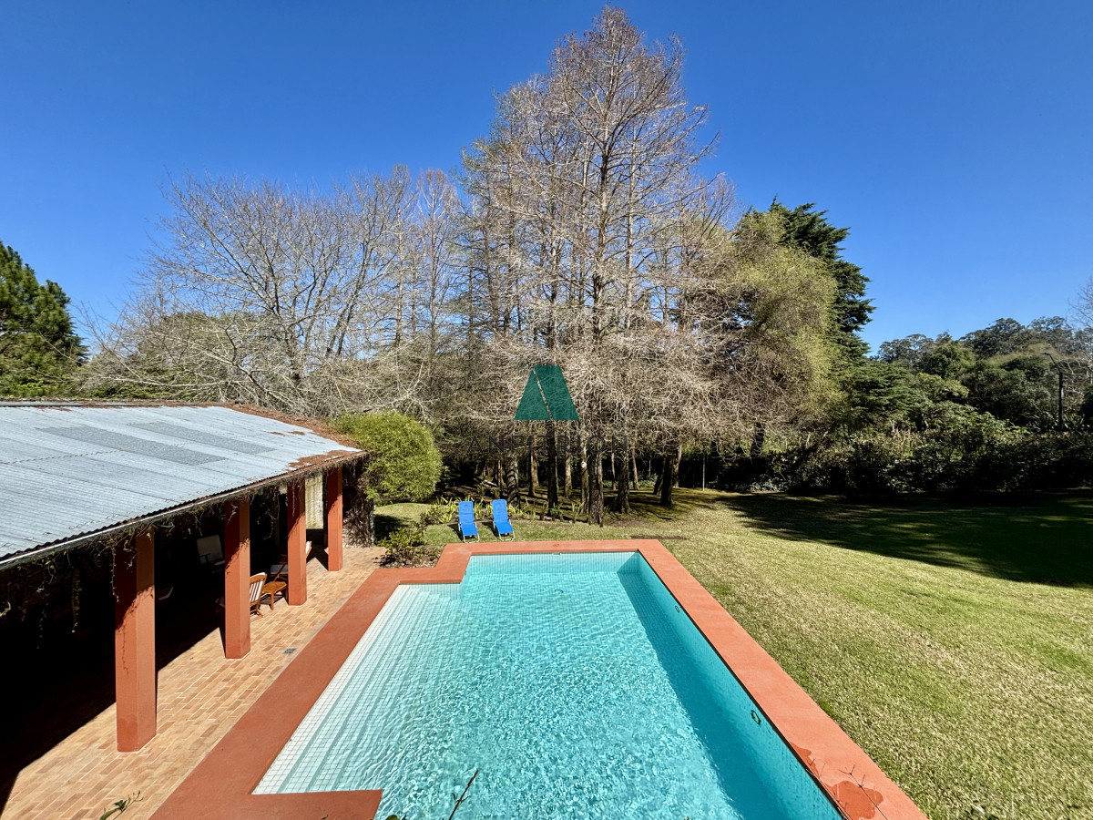 Casa ID.774 - Venta casa de 5 dormitorios en barrio Golf, Punta del Este