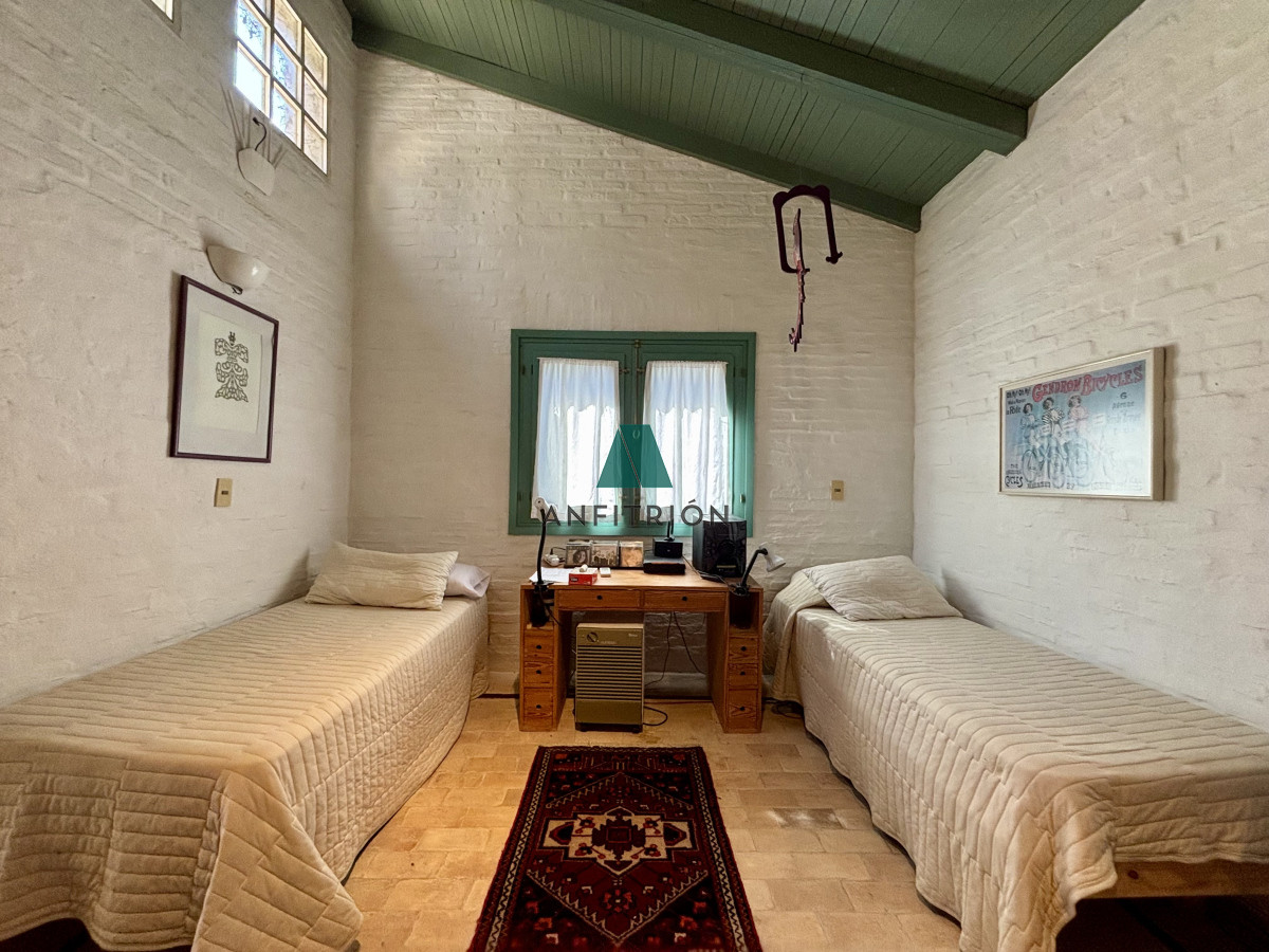 Casa ID.774 - Venta casa de 5 dormitorios en barrio Golf, Punta del Este