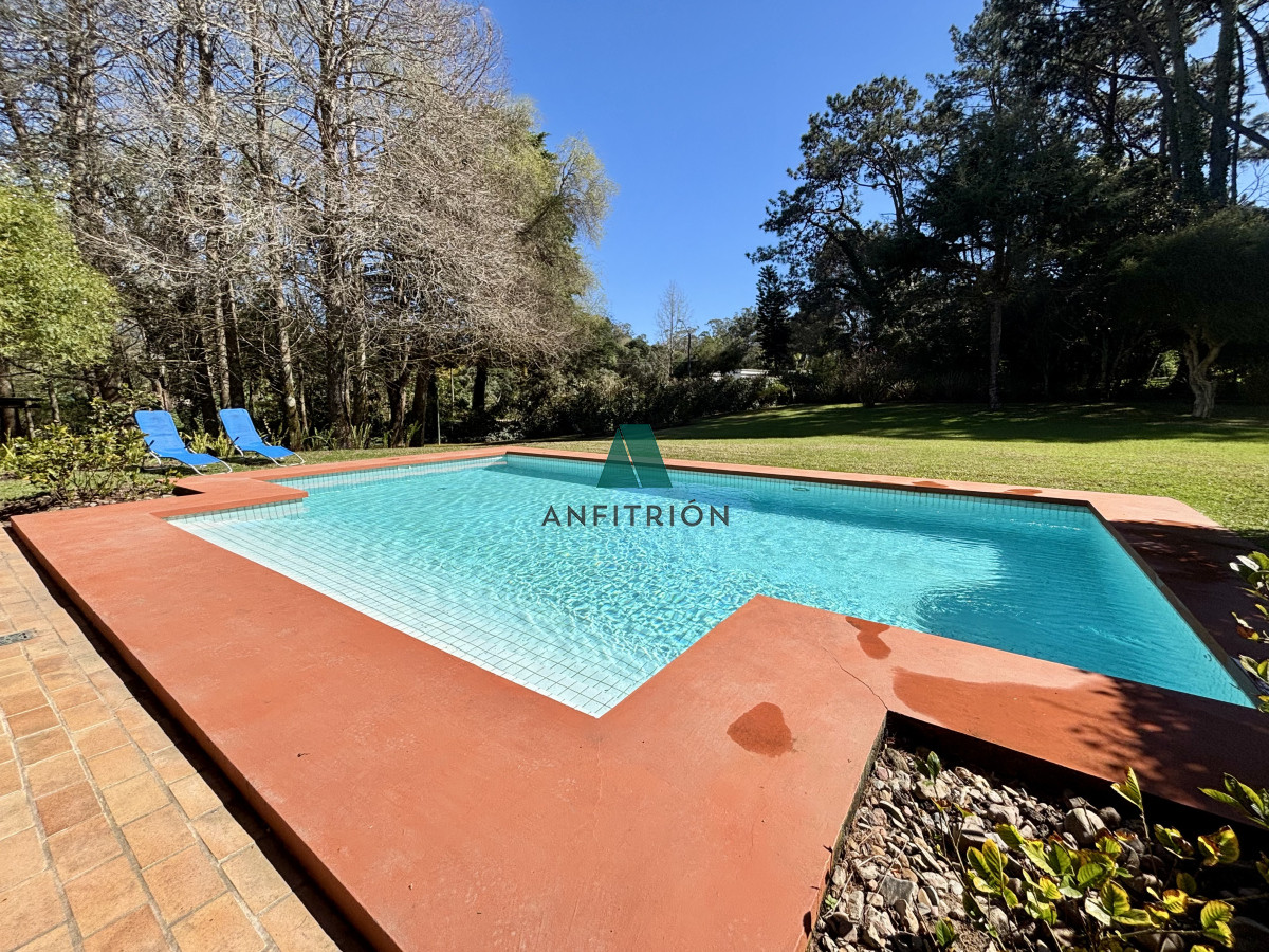 Casa ID.774 - Venta casa de 5 dormitorios en barrio Golf, Punta del Este