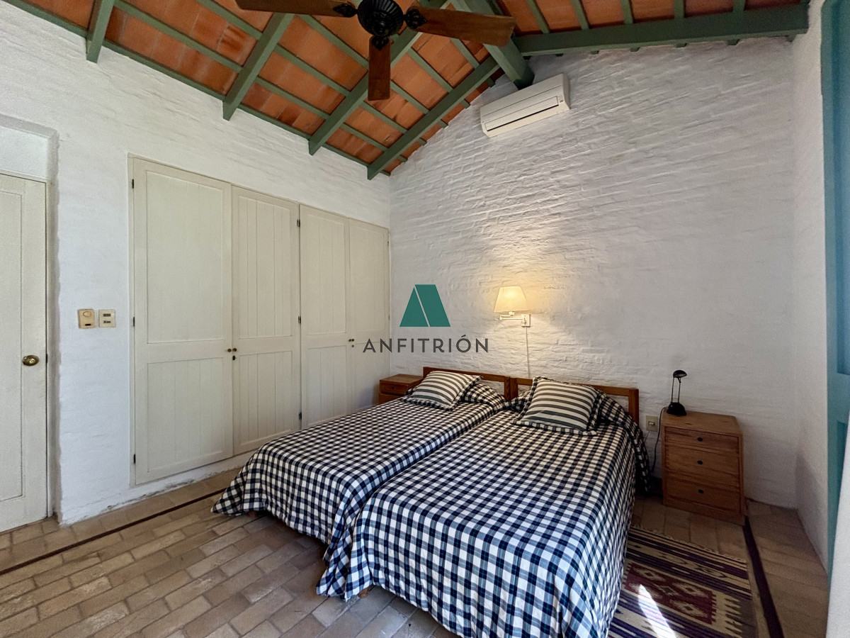 Casa ID.774 - Venta casa de 5 dormitorios en barrio Golf, Punta del Este