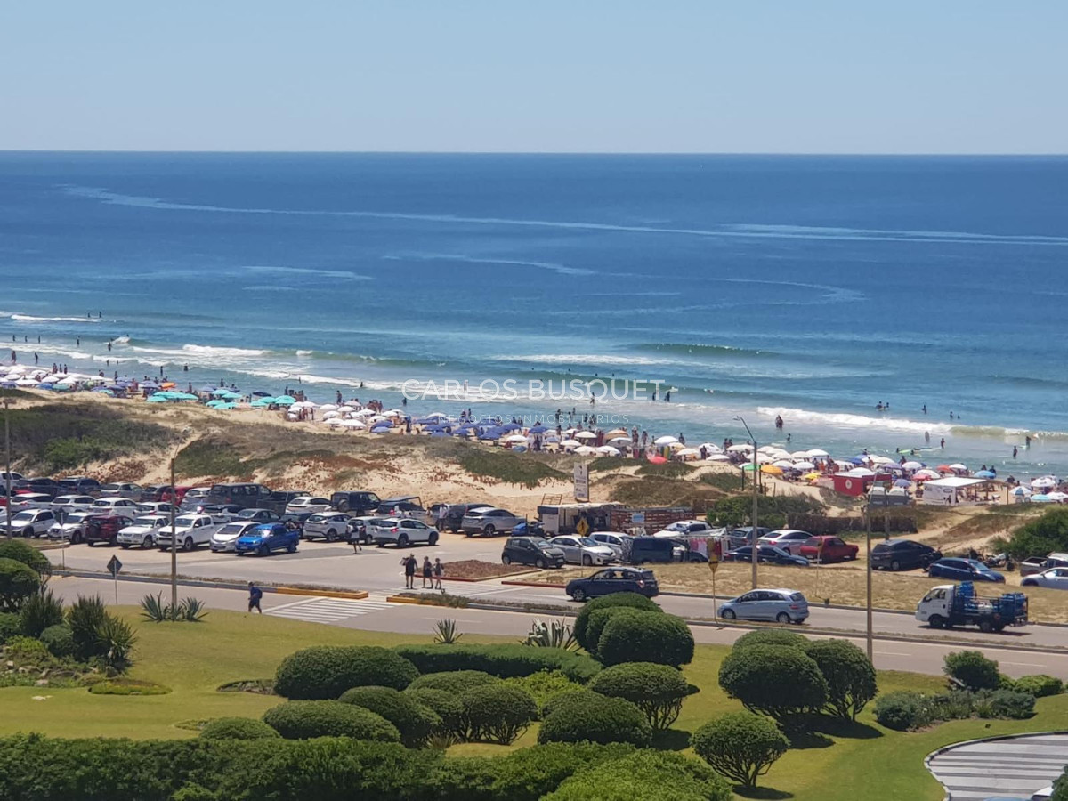 Apartamento en Alquiler temporal de 2 dormitorios en playa brava - CBI1367A