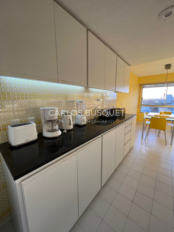 Apartamento ID.336 - Apartamento en venta, de 3 dormitorios en Playa brava, primera fila!