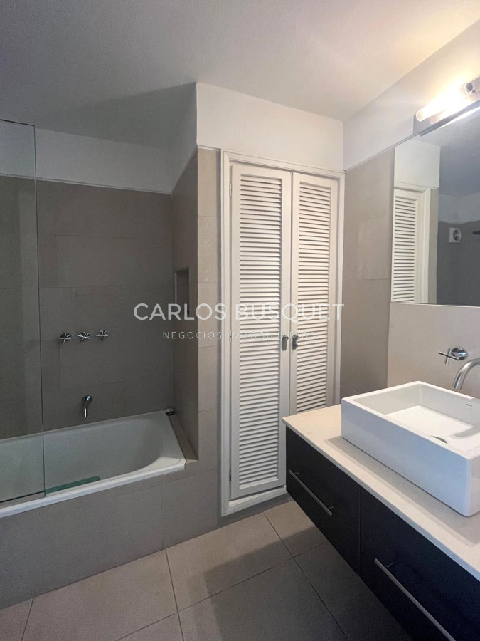 Apartamento ID.544 - Apartamento parada 2 Mansa, primera línea, 3 dorm. 3 baños.