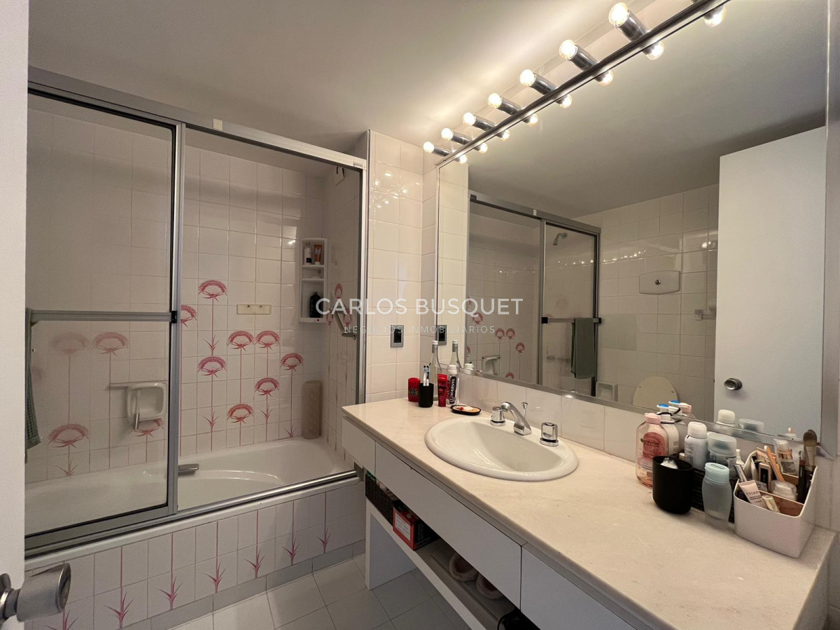 Apartamento ID.398 - Apartamento en alquiler, de 3 dormitorios, zona brava, frente al mar! 