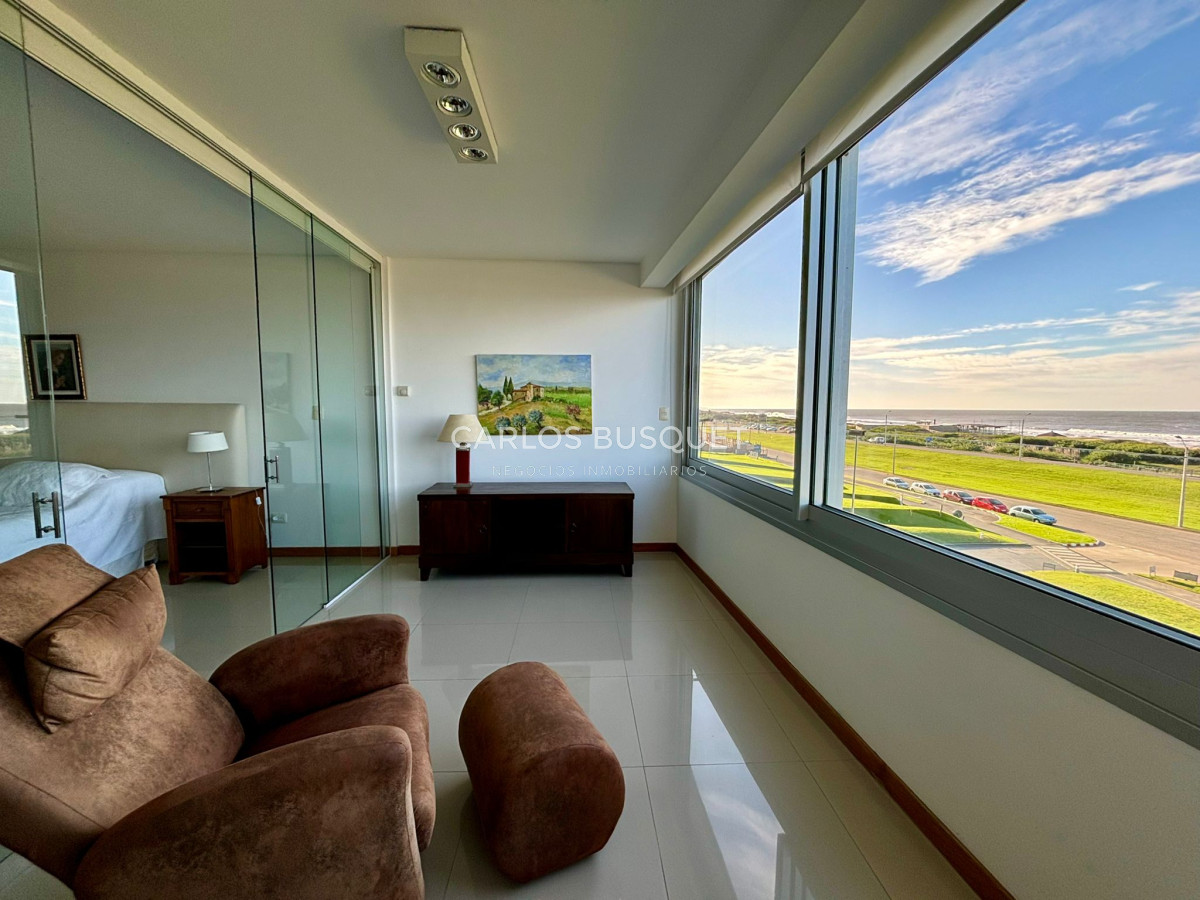Apartamento ID.639 - Apartamento en alquiler anual o temporal, de 3 dormitorios y servicio, en playa Brava! 