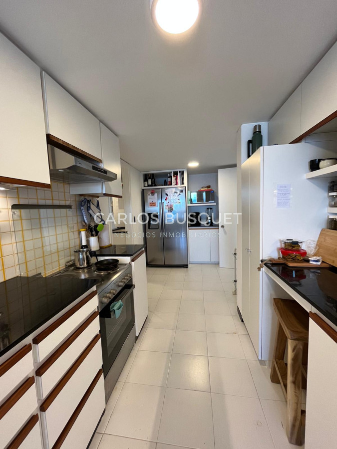 Apartamento ID.398 - Apartamento en alquiler, de 3 dormitorios, zona brava, frente al mar! 