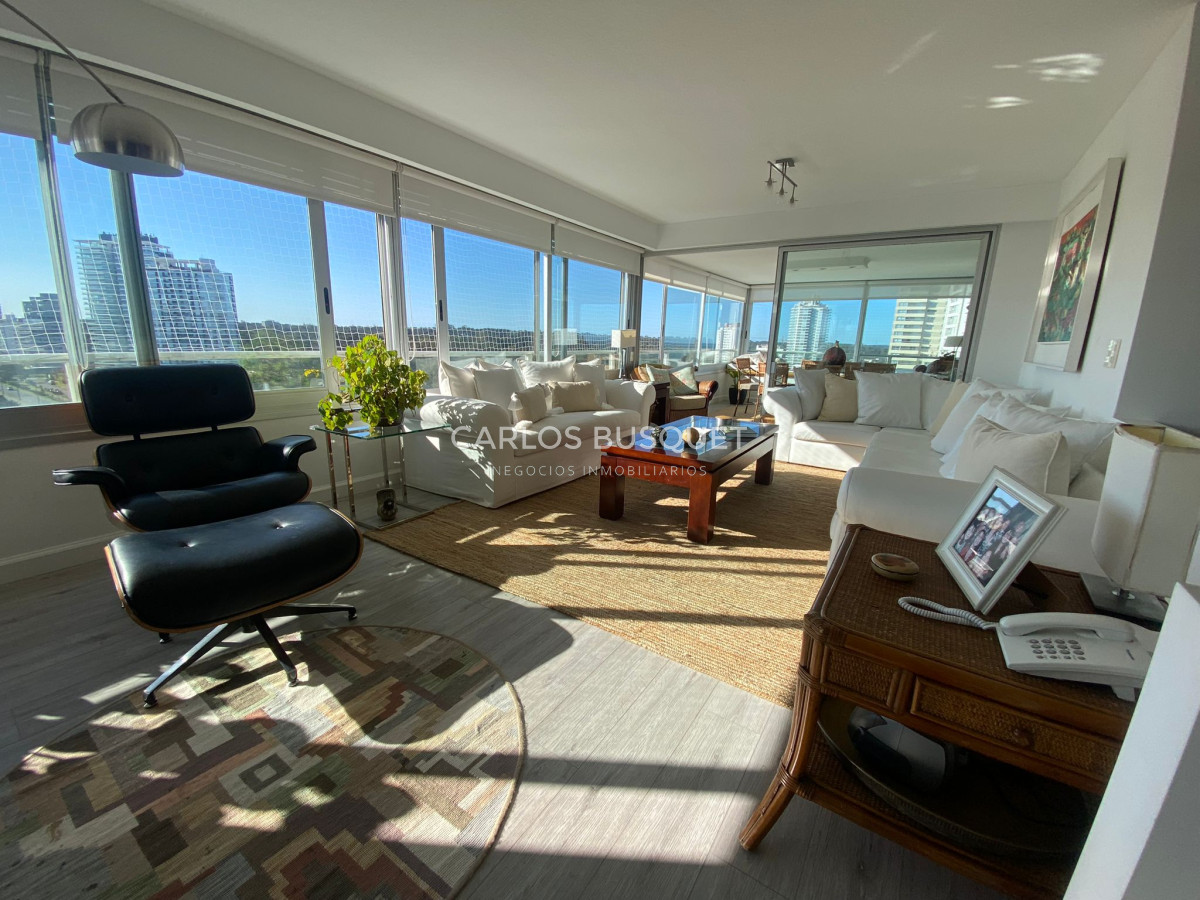 Venta apartamento de 3 dormitorios en Playa Brava, primera línea del mar - CBI359A