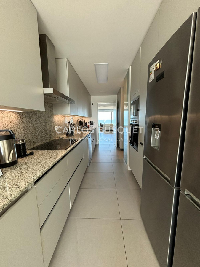 Apartamento ID.436 - Apartamento en alquiler temporal de 3 dormitorios, en playa brava, primera fila