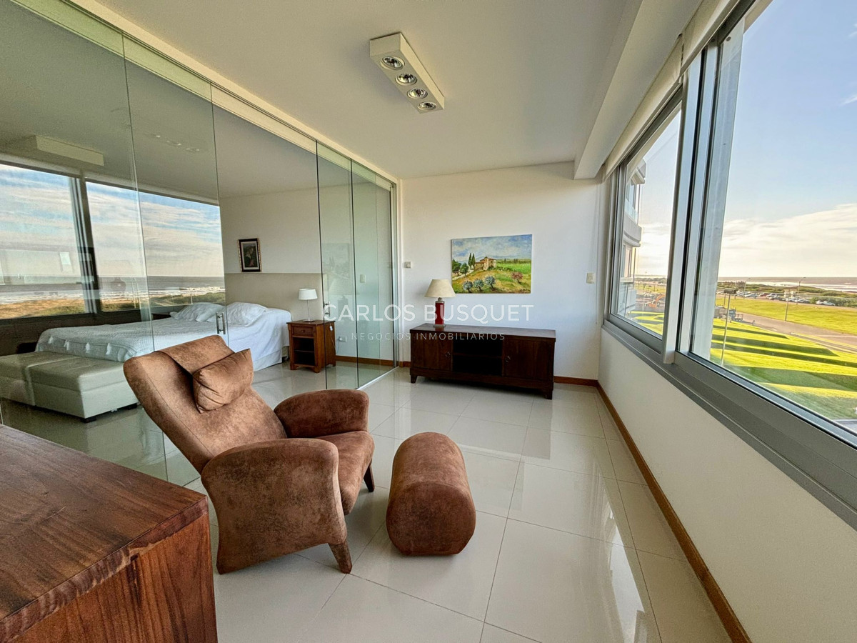 Apartamento ID.639 - Apartamento en alquiler anual o temporal, de 3 dormitorios y servicio, en playa Brava! 