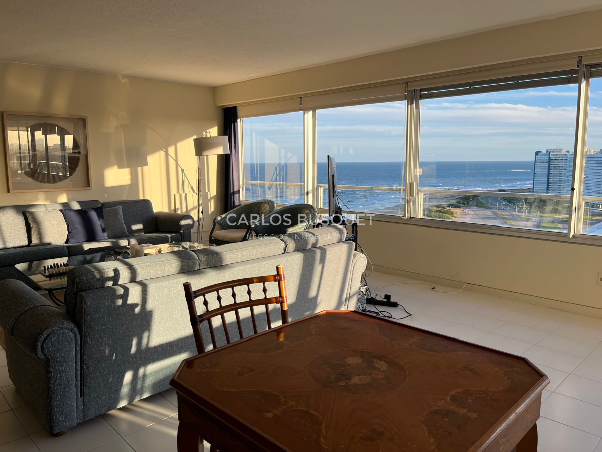 Apartamento ID.336 - Apartamento en venta, de 3 dormitorios en Playa brava, primera fila!