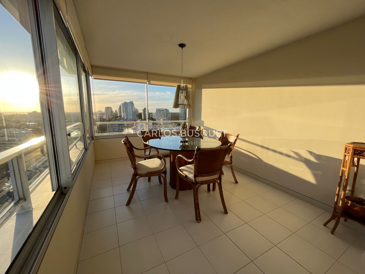 Apartamento ID.336 - Apartamento en venta, de 3 dormitorios en Playa brava, primera fila!