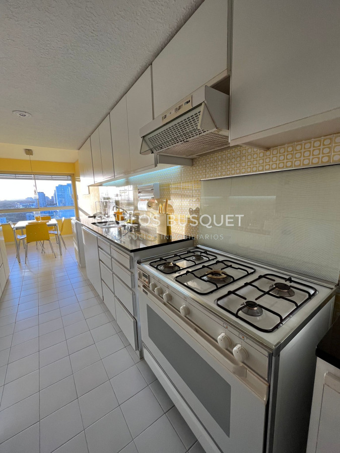 Apartamento ID.336 - Apartamento en venta, de 3 dormitorios en Playa brava, primera fila!