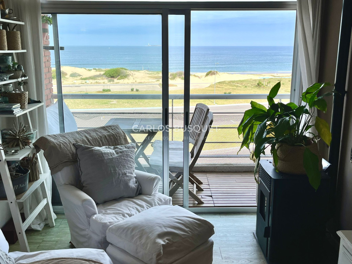 Apartamento ID.258 - Apartamento en Venta, de 2 dormitorios, playa brava! Reciclado! 