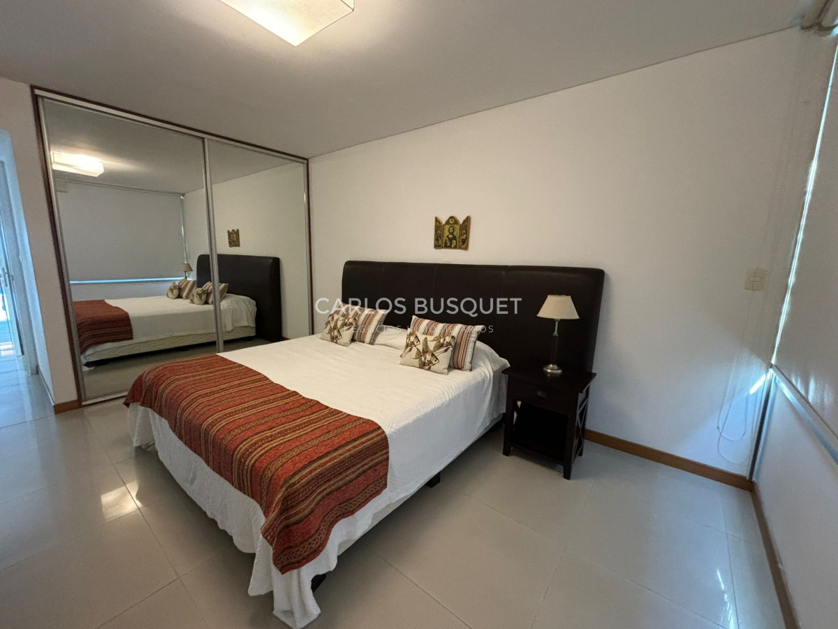 Apartamento ID.639 - Apartamento en alquiler anual o temporal, de 3 dormitorios y servicio, en playa Brava! 