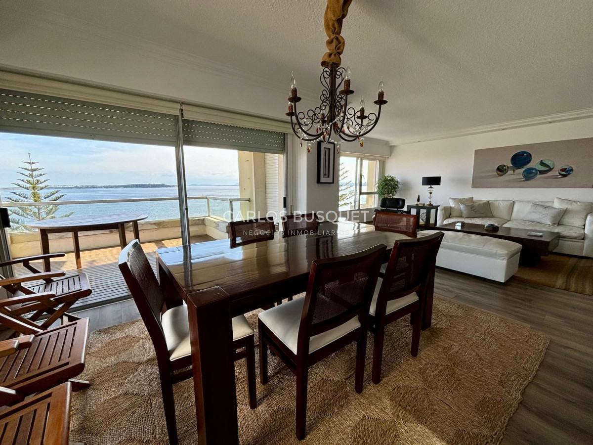 Apartamento ID.698 - Apartamento en alquiler temporal de 3 dormitorios, en playa mansa, sobre el mar.