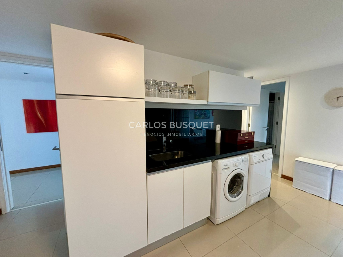 Apartamento ID.639 - Apartamento en alquiler anual o temporal, de 3 dormitorios y servicio, en playa Brava! 