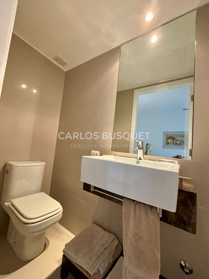 Apartamento ID.639 - Apartamento en alquiler anual o temporal, de 3 dormitorios y servicio, en playa Brava! 