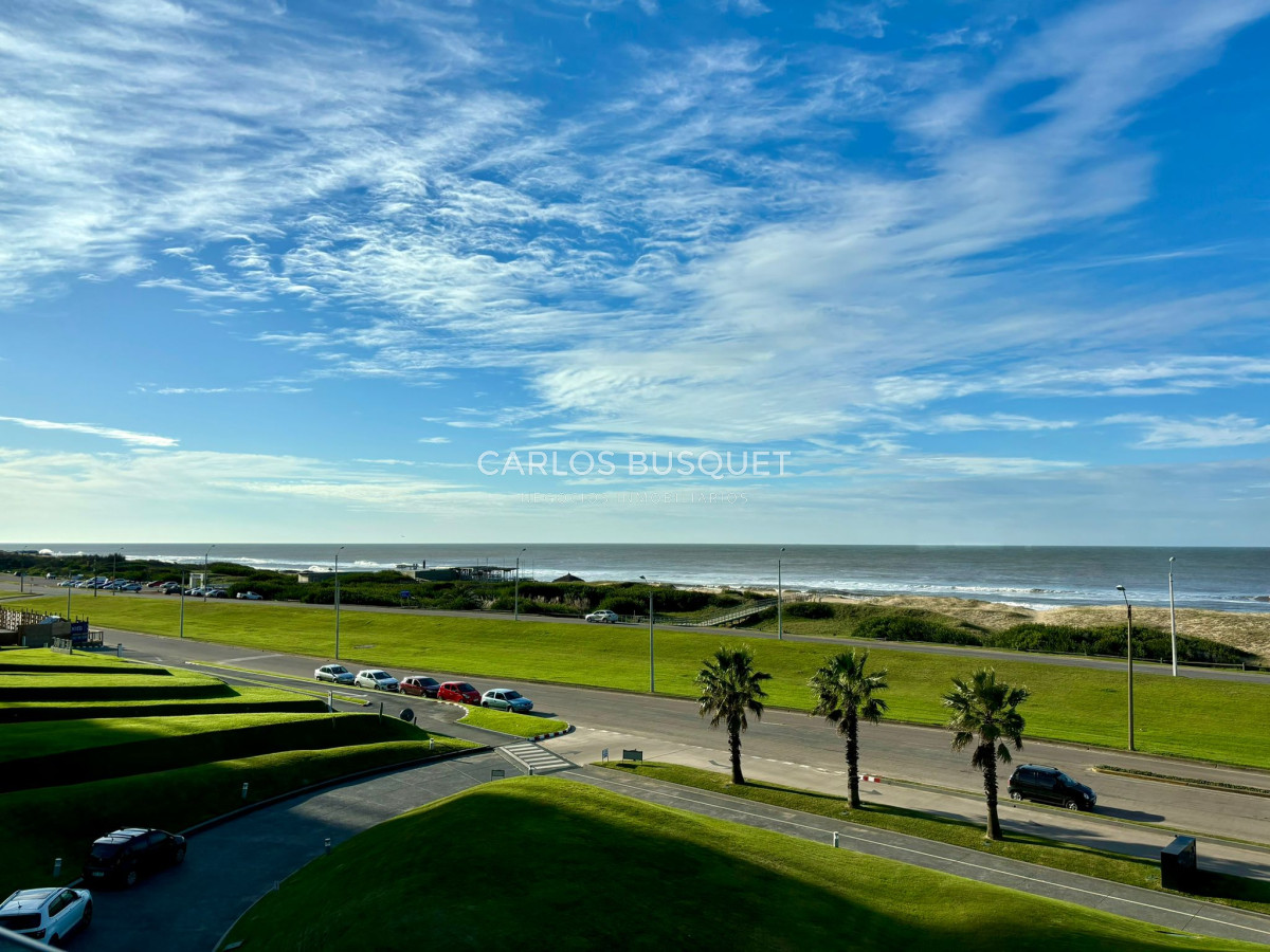 Apartamento ID.639 - Apartamento en alquiler anual o temporal, de 3 dormitorios y servicio, en playa Brava! 