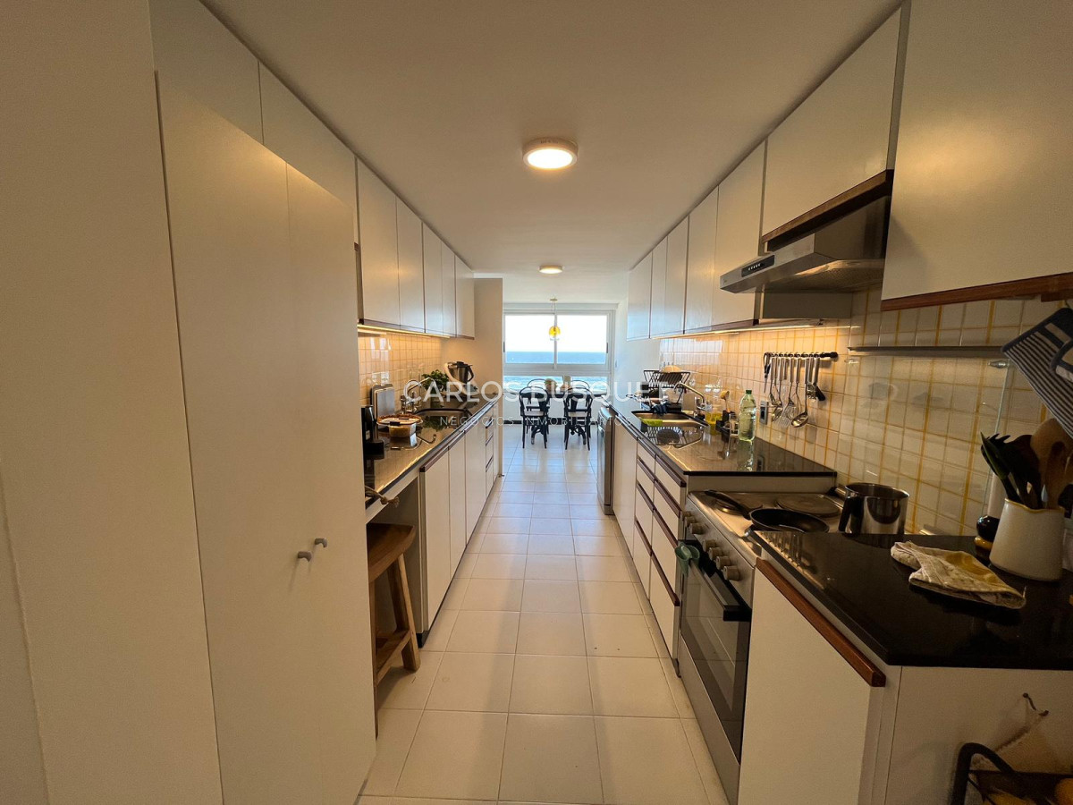 Apartamento ID.398 - Apartamento en alquiler, de 3 dormitorios, zona brava, frente al mar! 
