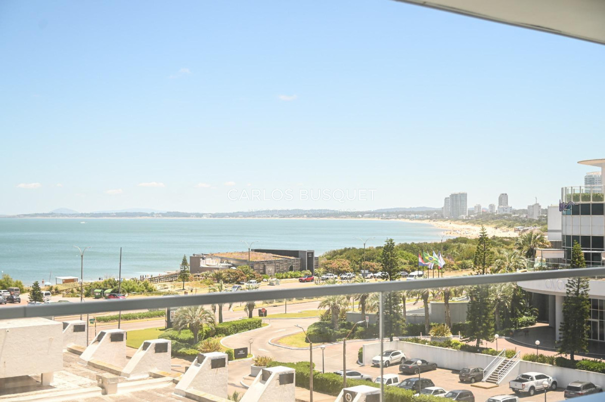 Apartamento en venta Playa Mansa Alexander Collection 3 suites y dependencia. - CBI1453A