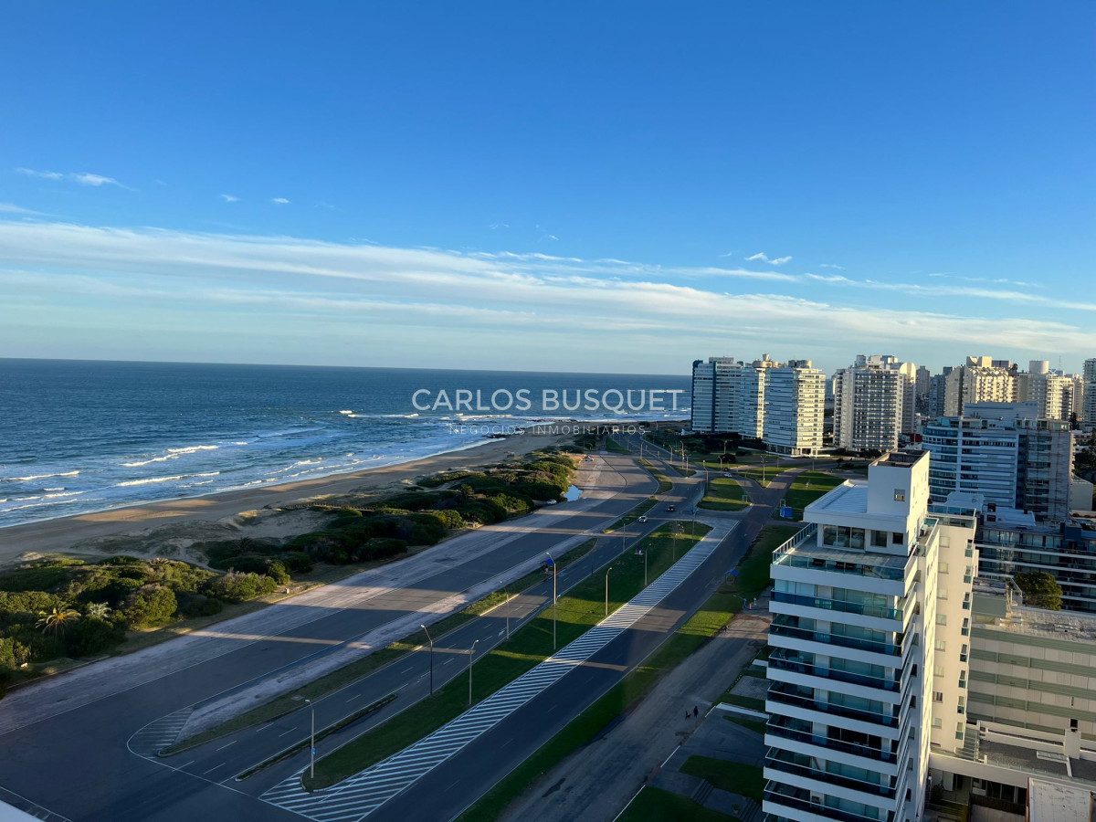 Apartamento ID.336 - Apartamento en venta, de 3 dormitorios en Playa brava, primera fila!