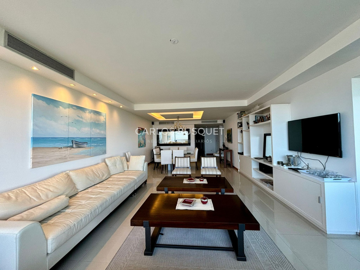 Apartamento ID.639 - Apartamento en alquiler anual o temporal, de 3 dormitorios y servicio, en playa Brava! 