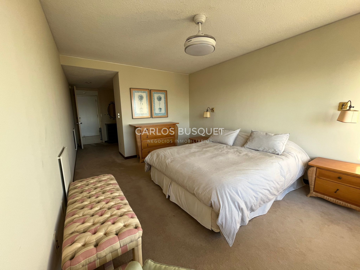 Apartamento ID.336 - Apartamento en venta, de 3 dormitorios en Playa brava, primera fila!