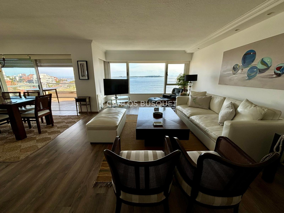 Apartamento ID.698 - Apartamento en alquiler temporal de 3 dormitorios, en playa mansa, sobre el mar.