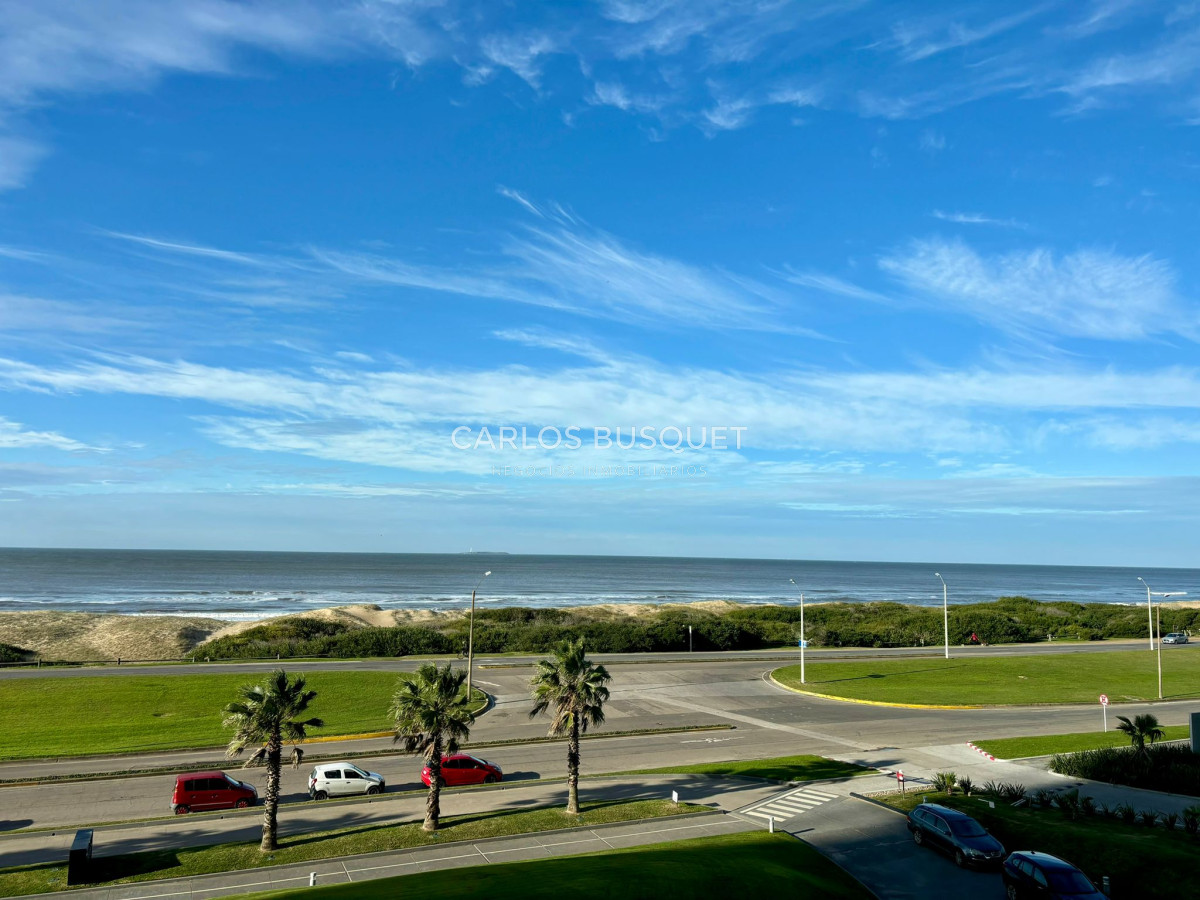 Apartamento ID.639 - Apartamento en alquiler anual o temporal, de 3 dormitorios y servicio, en playa Brava! 