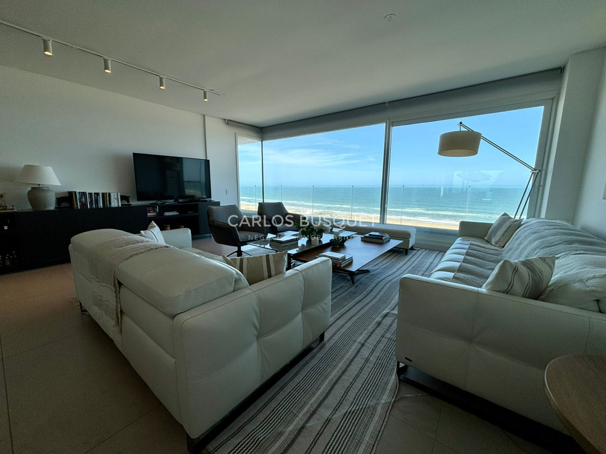 Apartamento ID.436 - Apartamento en alquiler temporal de 3 dormitorios, en playa brava, primera fila