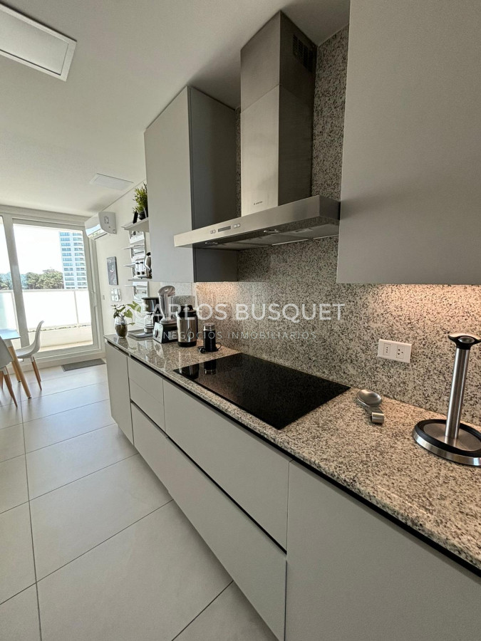 Apartamento ID.436 - Apartamento en alquiler temporal de 3 dormitorios, en playa brava, primera fila