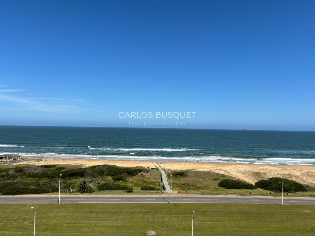 Apartamento ID.436 - Apartamento en alquiler temporal de 3 dormitorios, en playa brava, primera fila