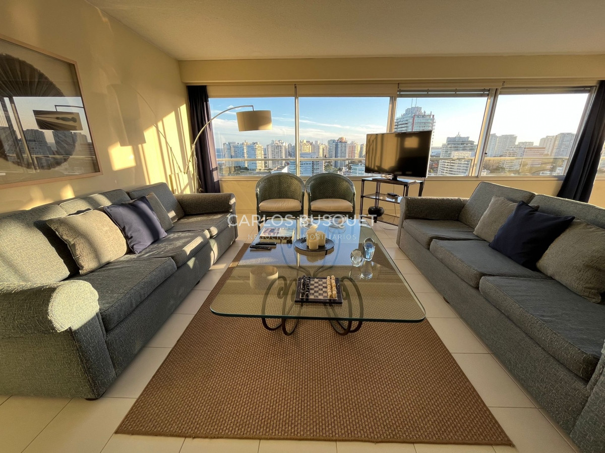 Apartamento ID.336 - Apartamento en venta, de 3 dormitorios en Playa brava, primera fila!